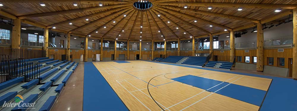 The building features a green roof with rainwater recovery used to water the grounds, efficient LED lighting, stage lighting, a sound system, a cushioned gymnasium floor